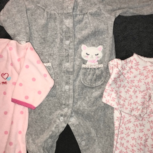💐 3/$25 Lot of 3 sleepers size 3 months Carters - Picture 3 of 3
